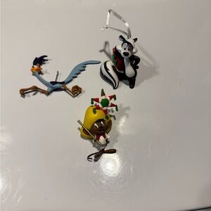 Lot of 3 looney tunes ornaments!! Pepe le pew, speedy Gonzales, and roadrunner